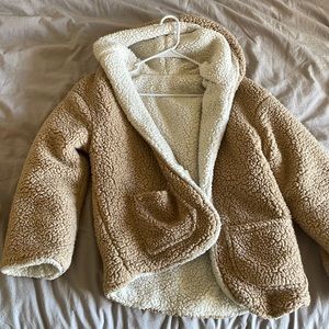 Huge fluffy Sherpa jacket not sure of brand or size fits like a small or medium